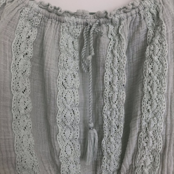 Crocheted Lace Green Crop Top w/ Puff Sleeves - Picture 2 of 3